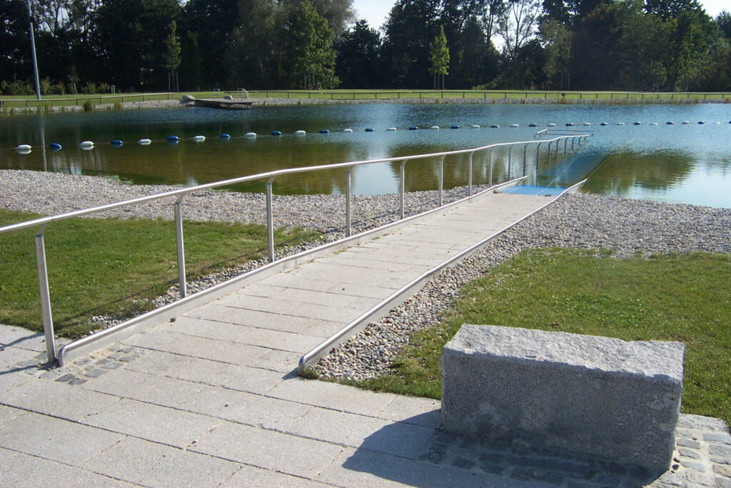 barriefreie Baderampe ins Wasser